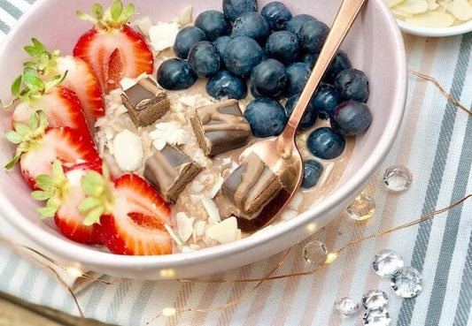 Overnight oats with YUMM bar and berries